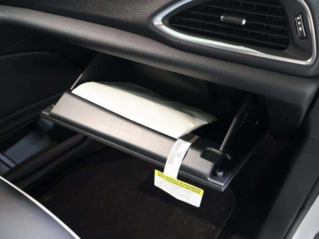 new 2025 Chrysler Pacifica car, priced at $51,304