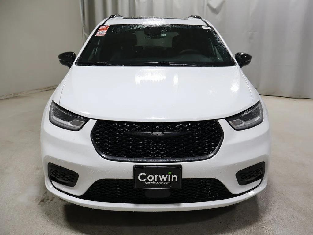 new 2025 Chrysler Pacifica car, priced at $51,304