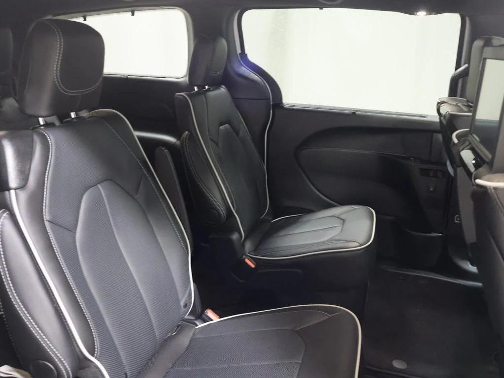new 2025 Chrysler Pacifica car, priced at $51,304