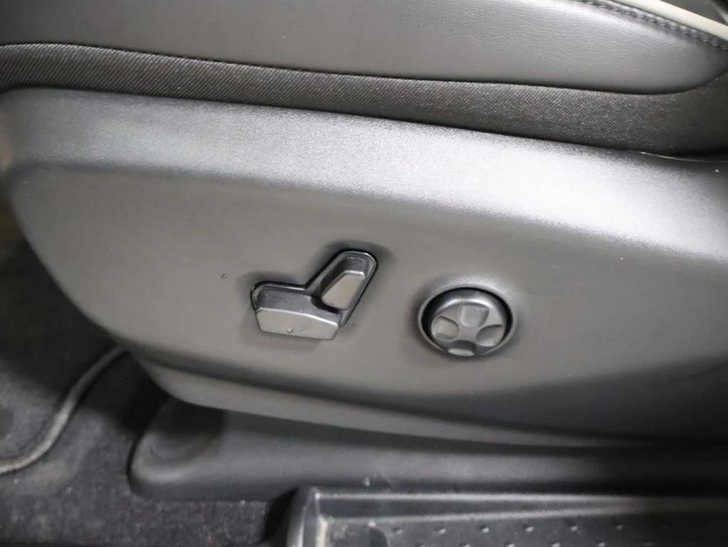 new 2025 Chrysler Pacifica car, priced at $51,304