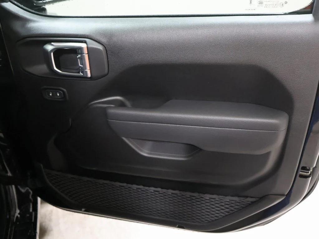 new 2025 Jeep Wrangler car, priced at $39,165