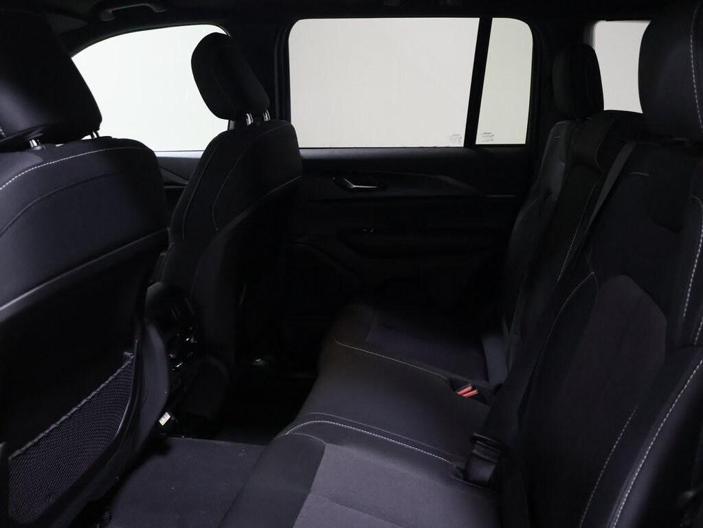 new 2025 Jeep Grand Cherokee car, priced at $38,433