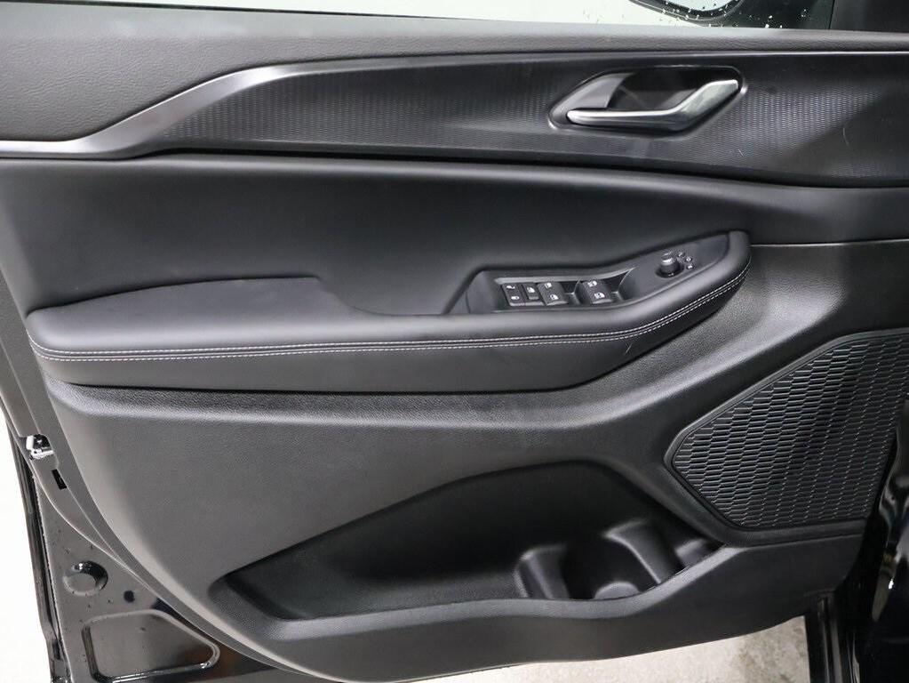 new 2025 Jeep Grand Cherokee car, priced at $38,433