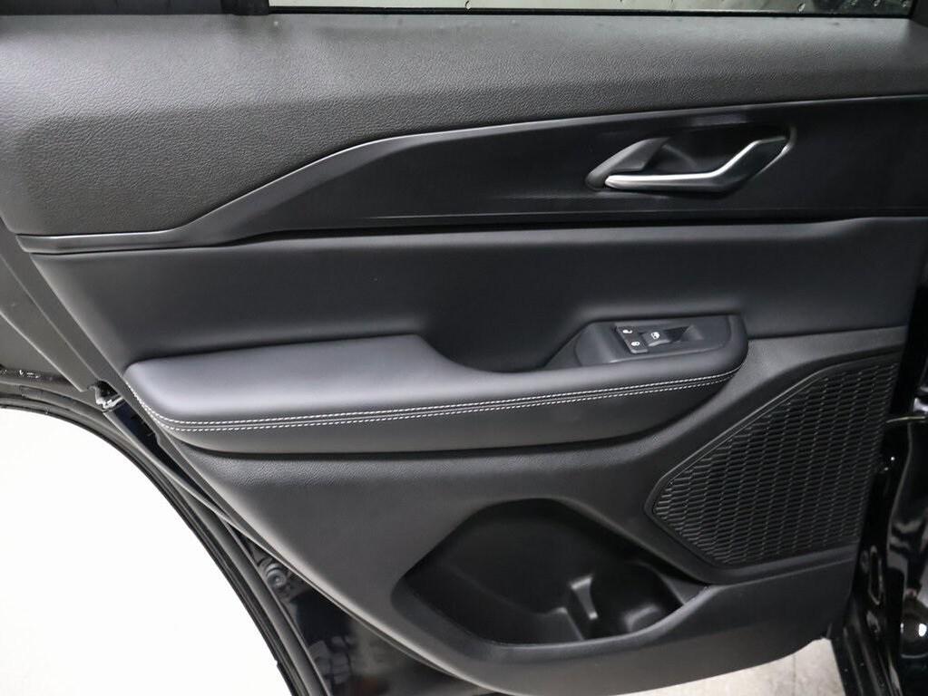 new 2025 Jeep Grand Cherokee car, priced at $38,433