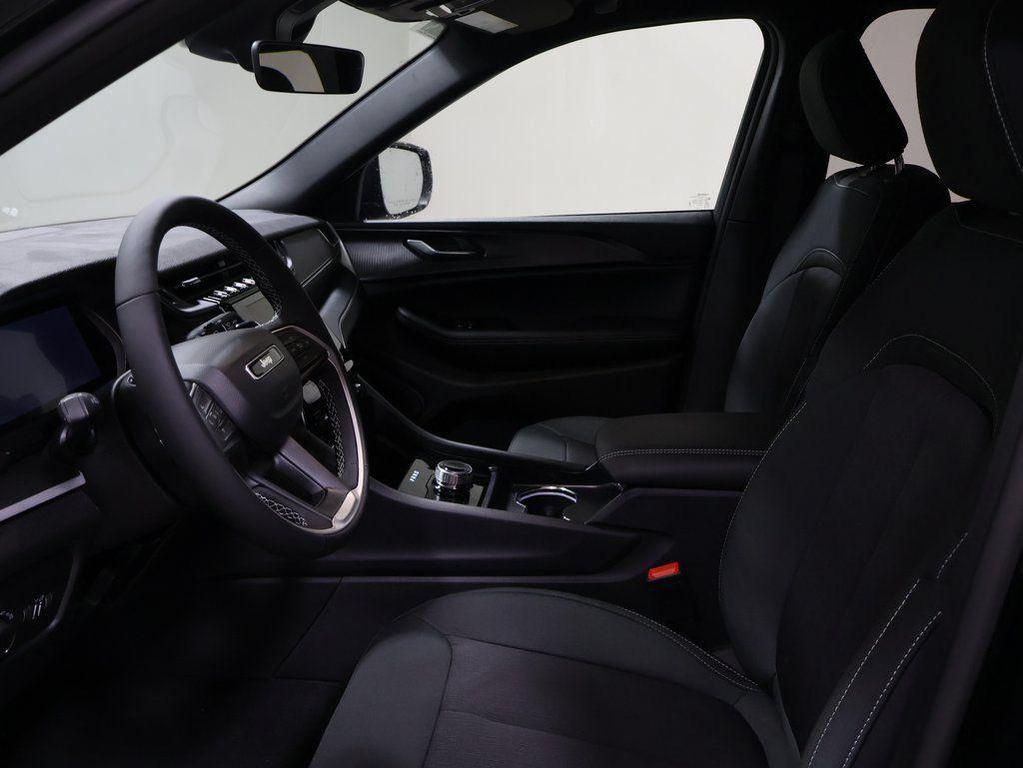 new 2025 Jeep Grand Cherokee car, priced at $37,131