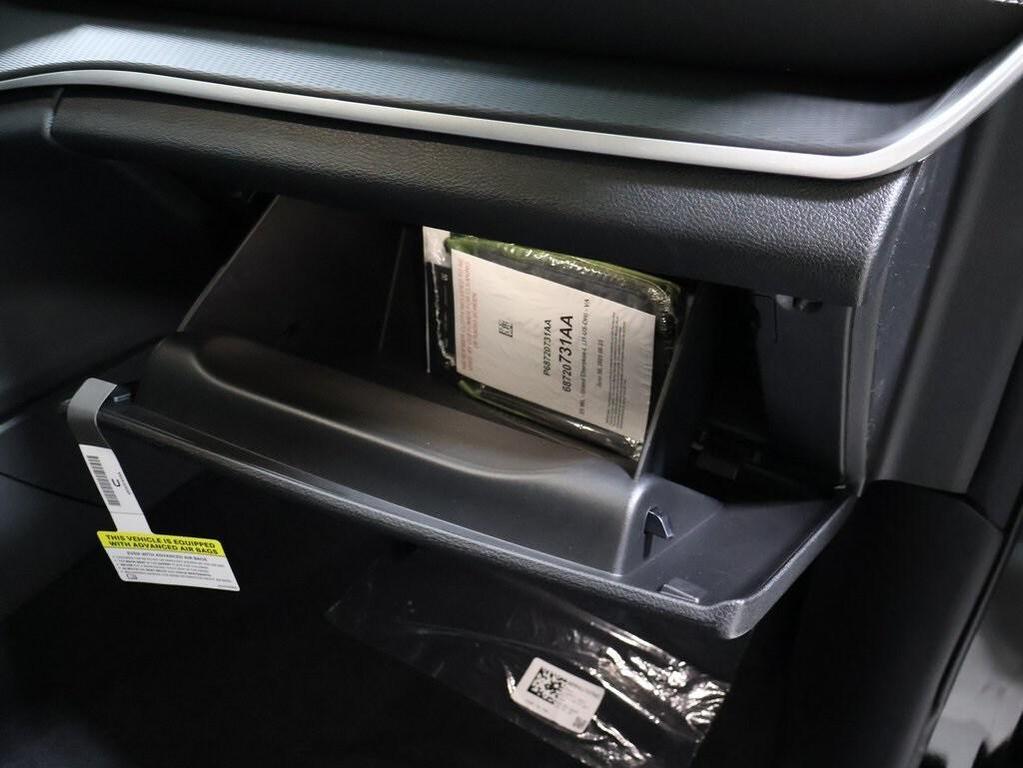 new 2025 Jeep Grand Cherokee car, priced at $38,433