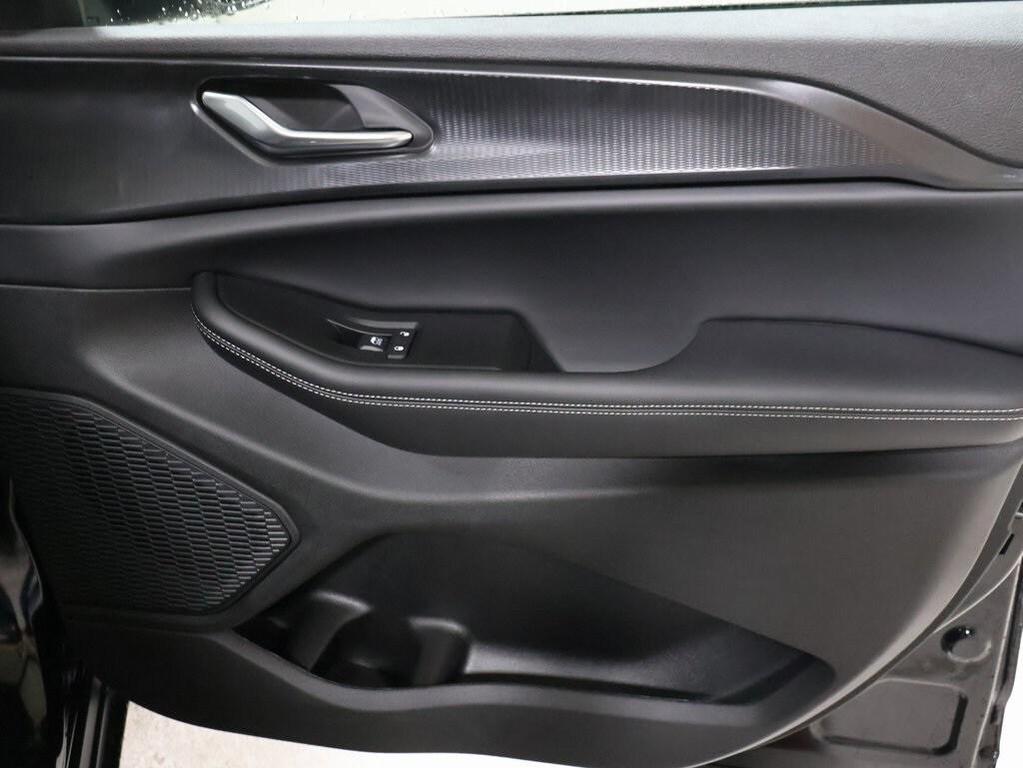 new 2025 Jeep Grand Cherokee car, priced at $38,433