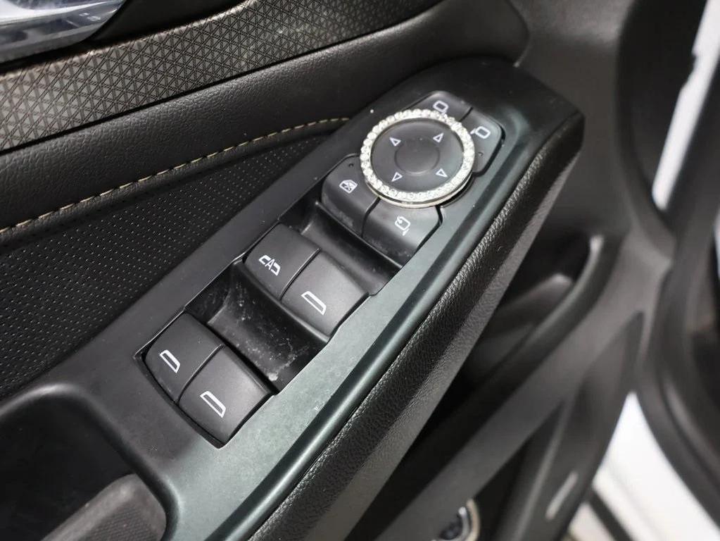 used 2023 Chevrolet Traverse car, priced at $34,000