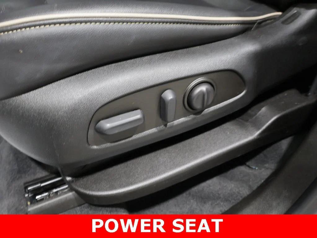 used 2023 Chevrolet Traverse car, priced at $34,000