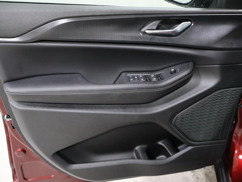 new 2025 Jeep Grand Cherokee car, priced at $37,999