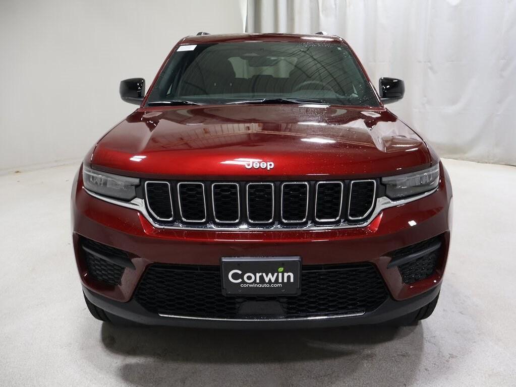 new 2025 Jeep Grand Cherokee car, priced at $37,999