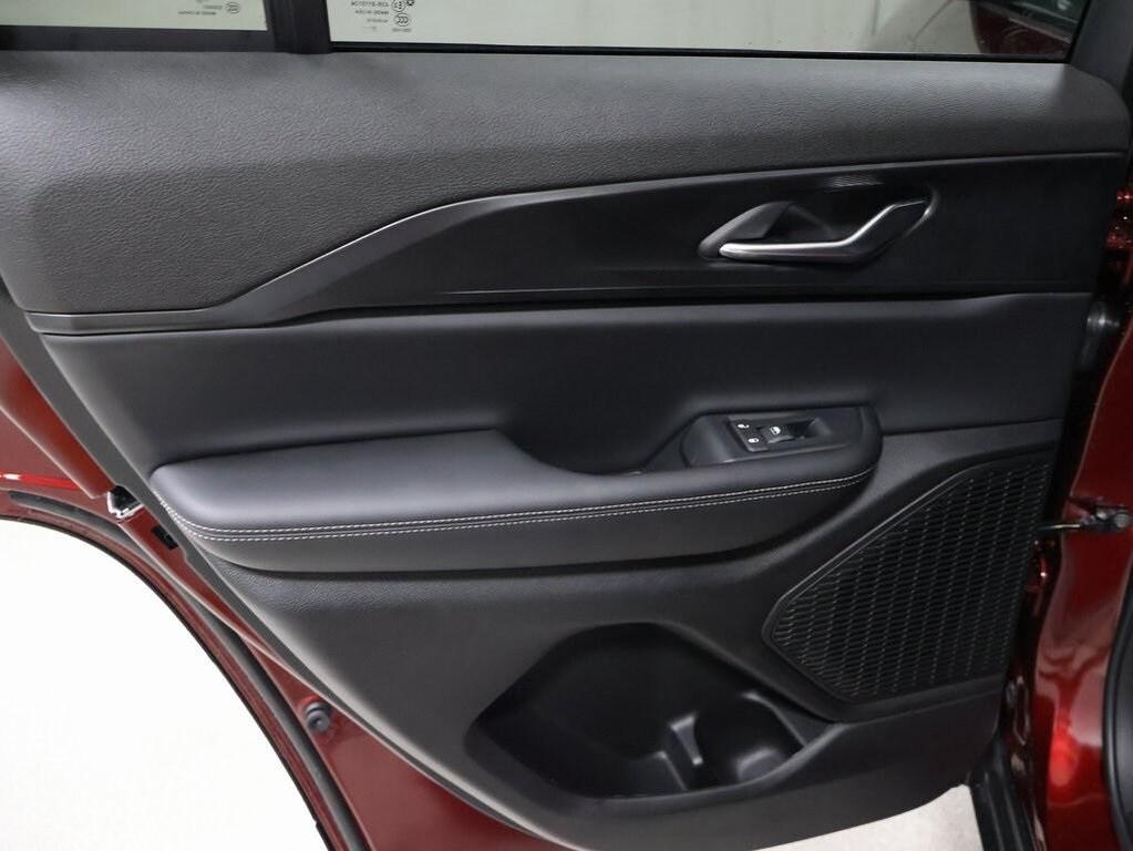 new 2025 Jeep Grand Cherokee car, priced at $37,999