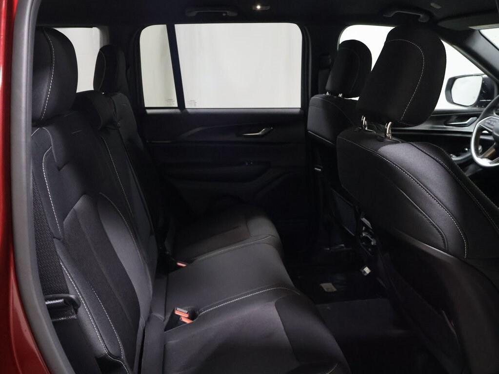 new 2025 Jeep Grand Cherokee car, priced at $37,999