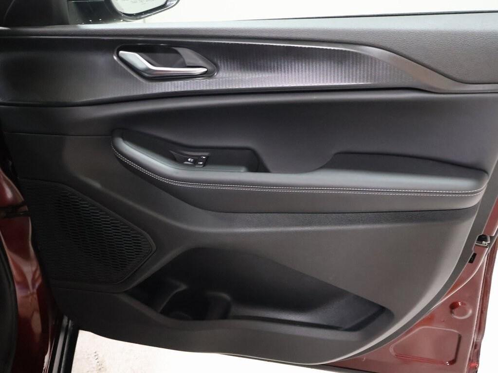 new 2025 Jeep Grand Cherokee car, priced at $37,999