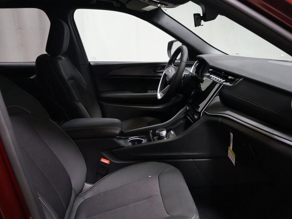 new 2025 Jeep Grand Cherokee car, priced at $37,999