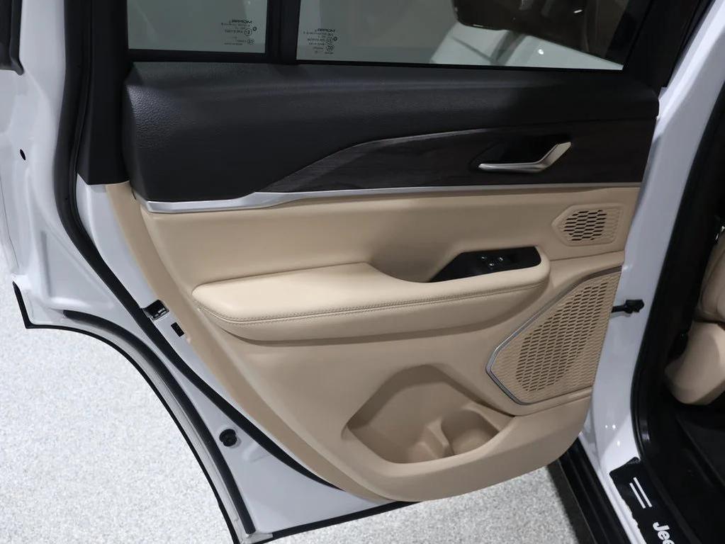 used 2022 Jeep Grand Cherokee car, priced at $31,000