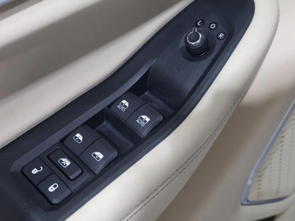 used 2022 Jeep Grand Cherokee car, priced at $31,000