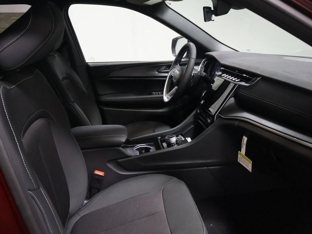 new 2025 Jeep Grand Cherokee car, priced at $42,403