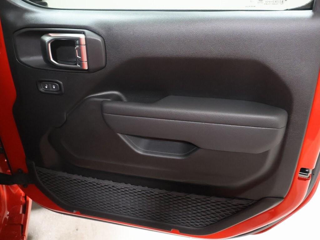 new 2025 Jeep Wrangler car, priced at $45,924
