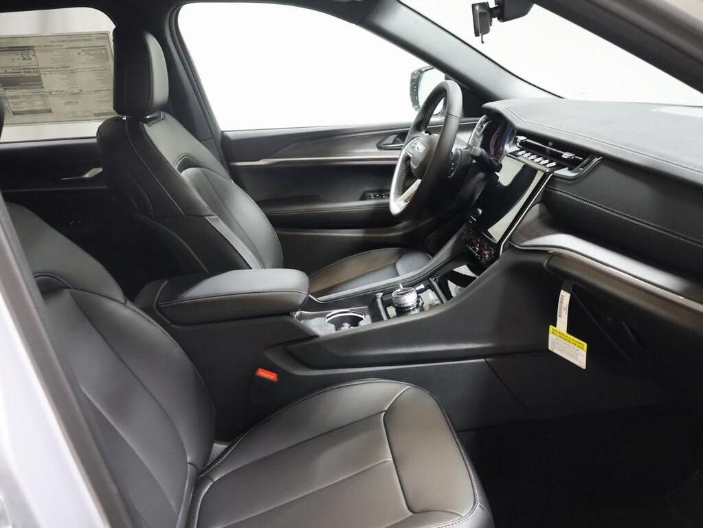 new 2025 Jeep Grand Cherokee car, priced at $46,820