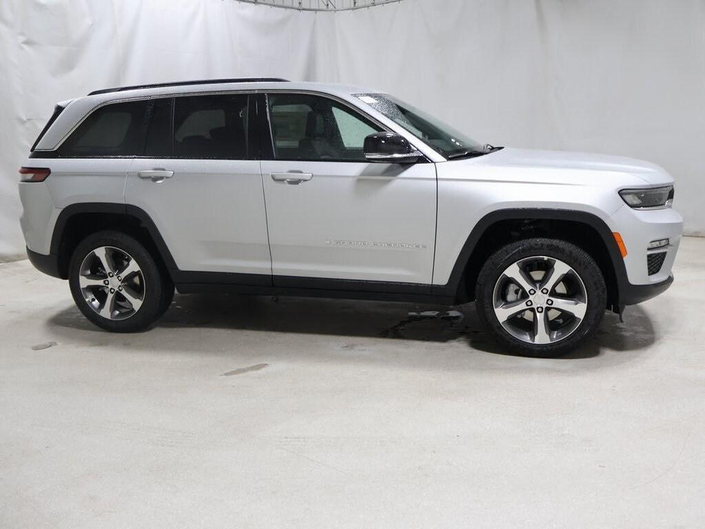 new 2025 Jeep Grand Cherokee car, priced at $46,820