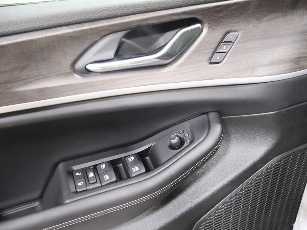 new 2025 Jeep Grand Cherokee car, priced at $46,820