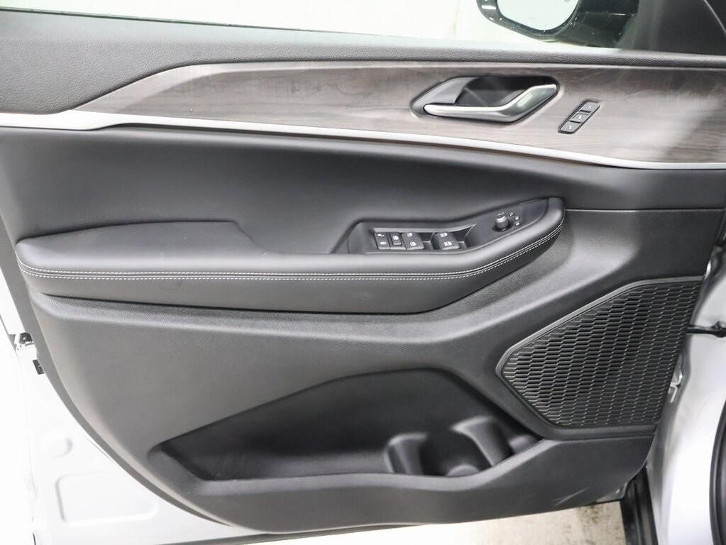 new 2025 Jeep Grand Cherokee car, priced at $46,820