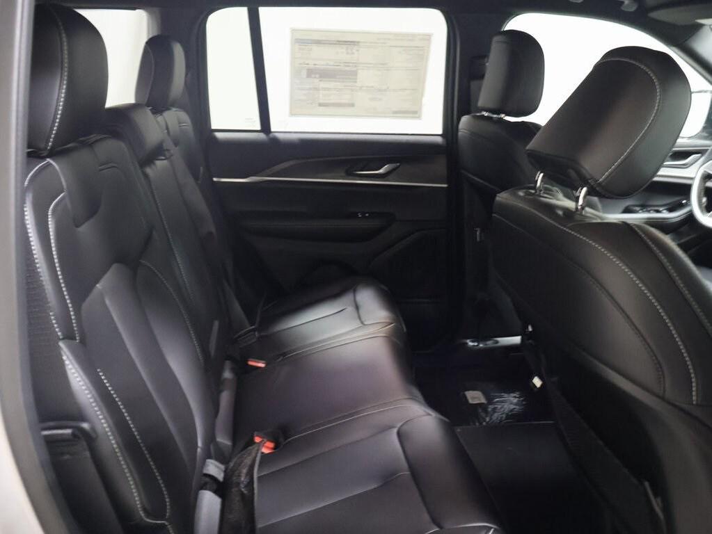 new 2025 Jeep Grand Cherokee car, priced at $46,820