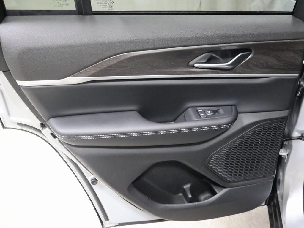 new 2025 Jeep Grand Cherokee car, priced at $46,820