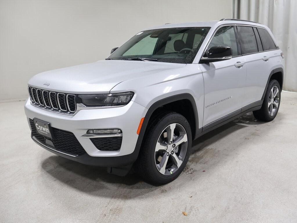 new 2025 Jeep Grand Cherokee car, priced at $46,820