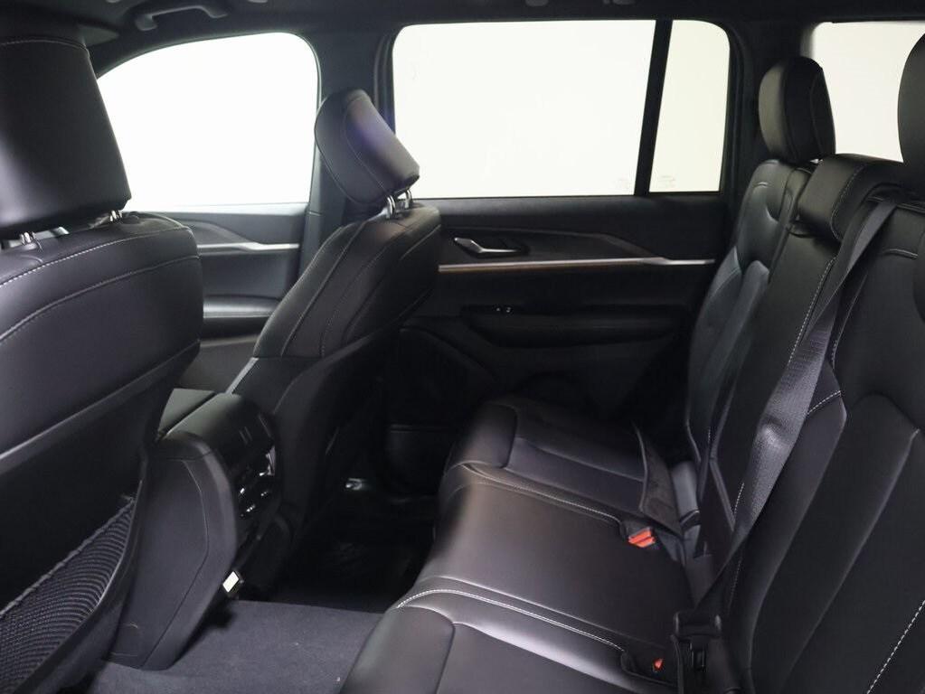 new 2025 Jeep Grand Cherokee car, priced at $46,820