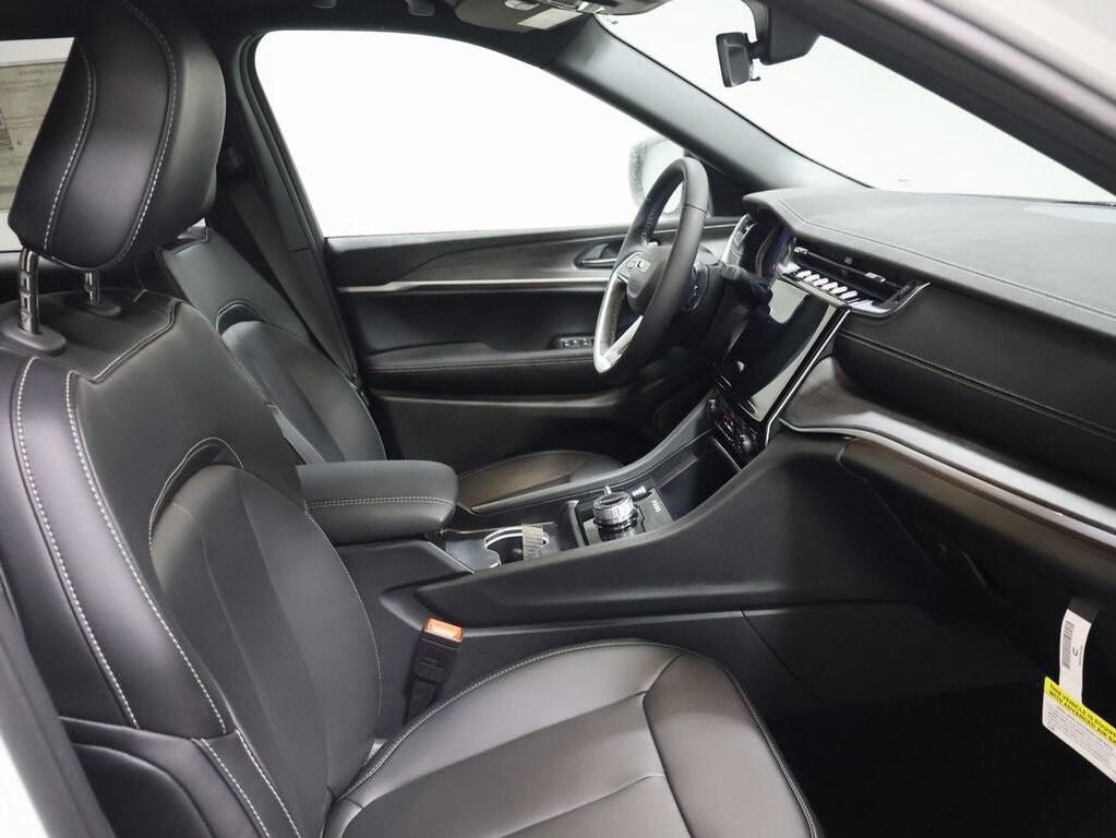 new 2025 Jeep Grand Cherokee car, priced at $44,650