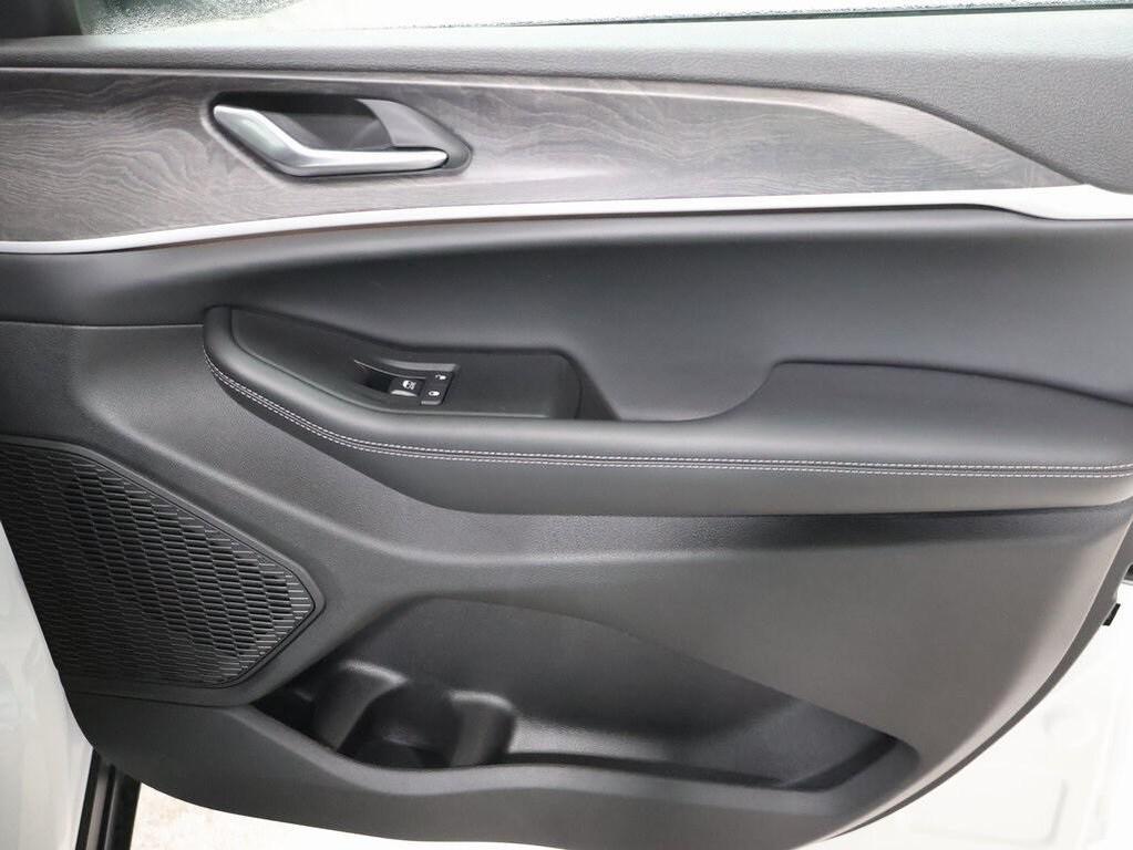 new 2025 Jeep Grand Cherokee car, priced at $44,650