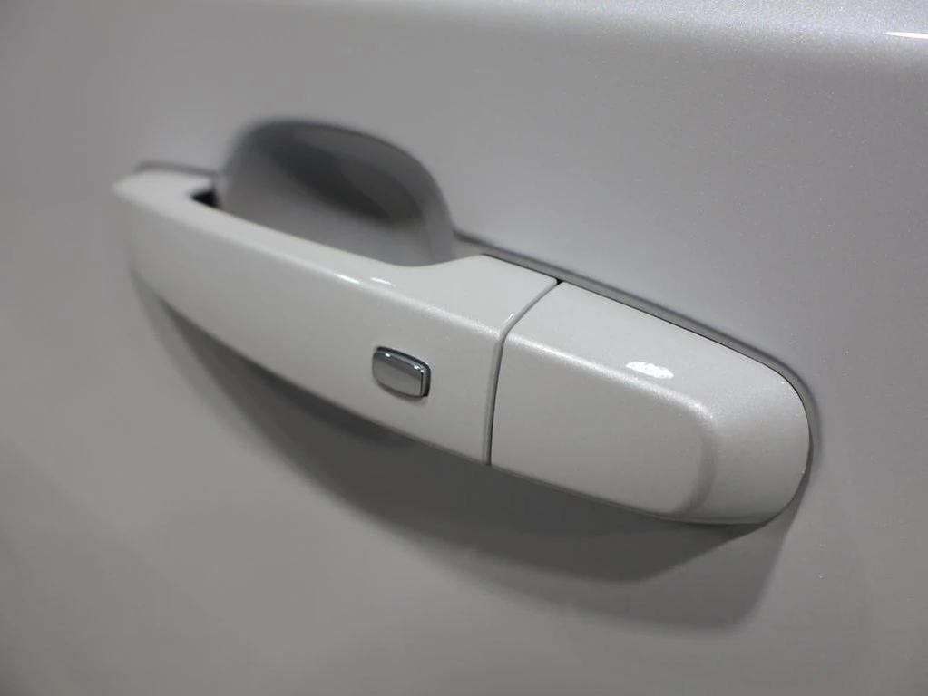 used 2024 Chevrolet Traverse car, priced at $36,000