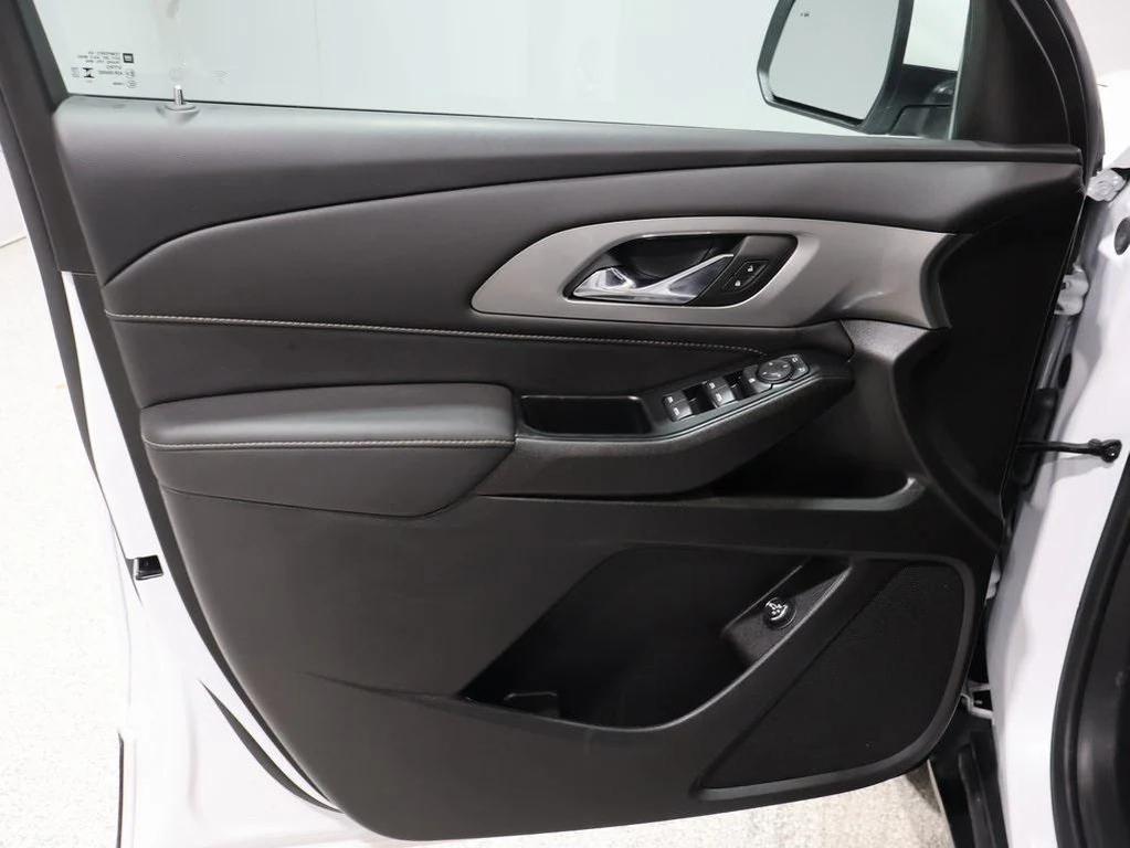 used 2024 Chevrolet Traverse car, priced at $36,000