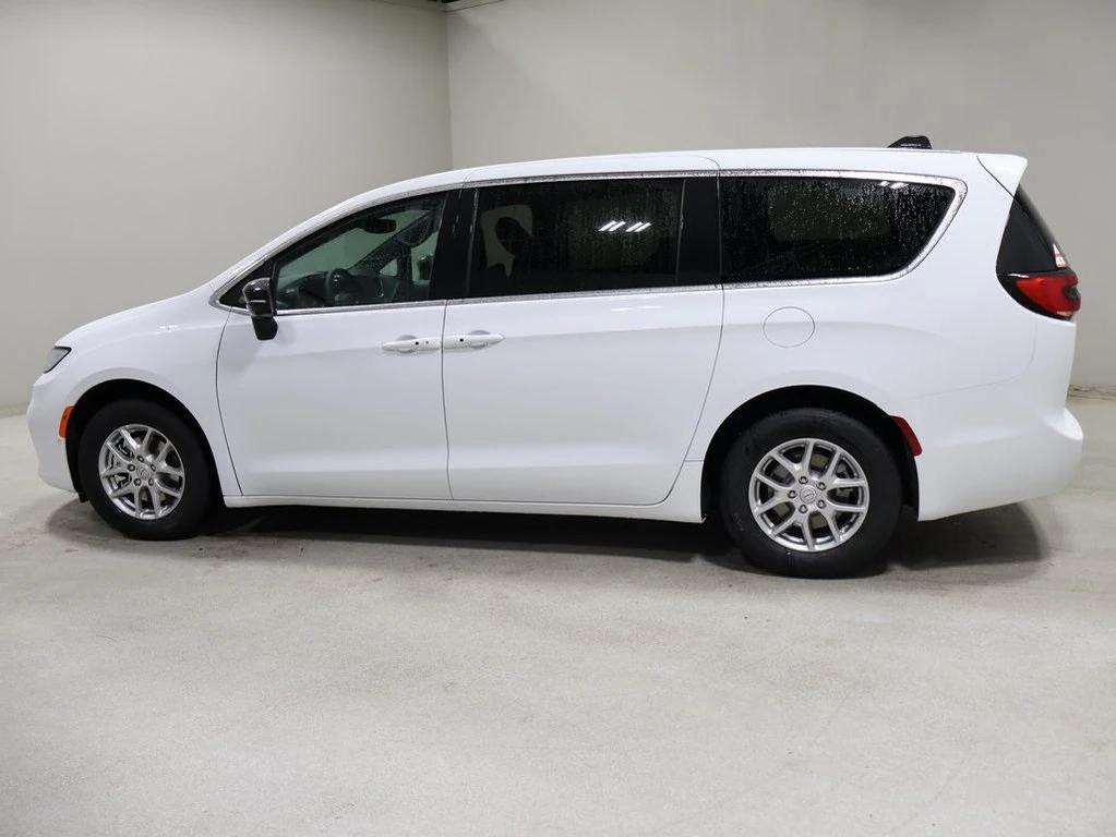 new 2026 Chrysler Pacifica car, priced at $43,479