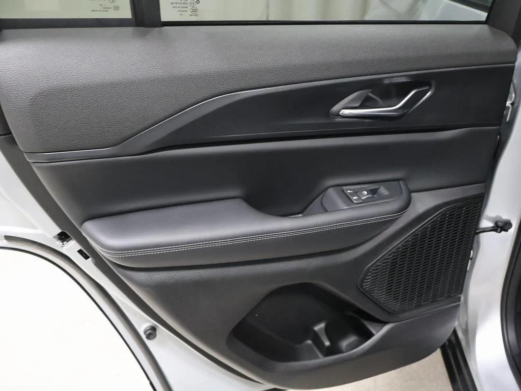 new 2025 Jeep Grand Cherokee car, priced at $41,664