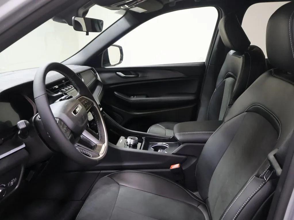 new 2025 Jeep Grand Cherokee car, priced at $41,664