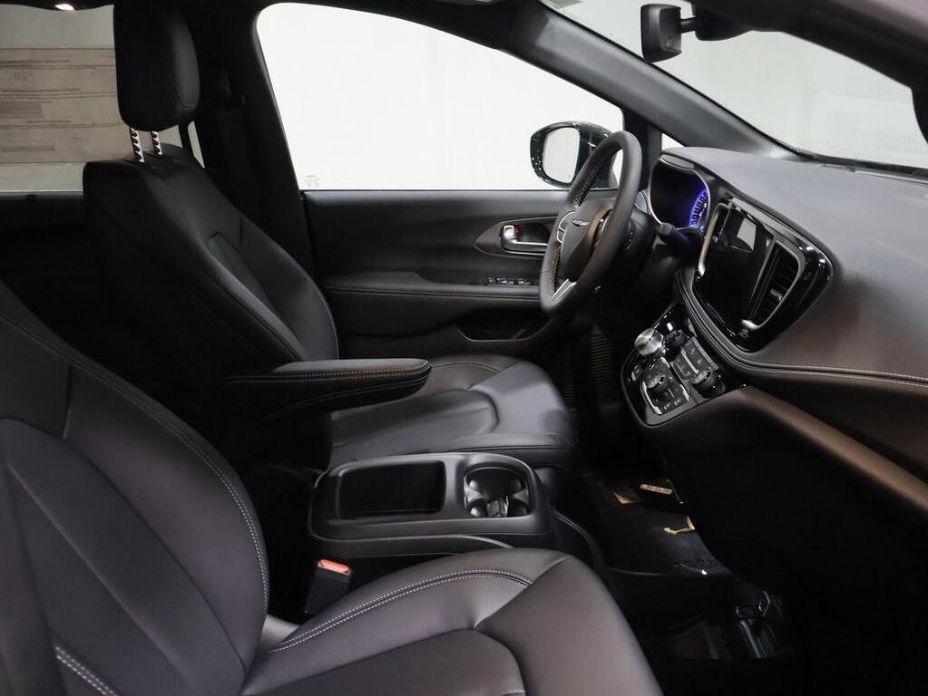 new 2026 Chrysler Pacifica car, priced at $46,584