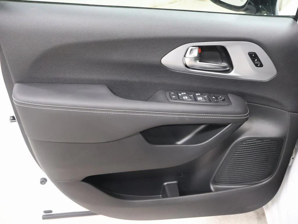 new 2026 Chrysler Pacifica car, priced at $49,583