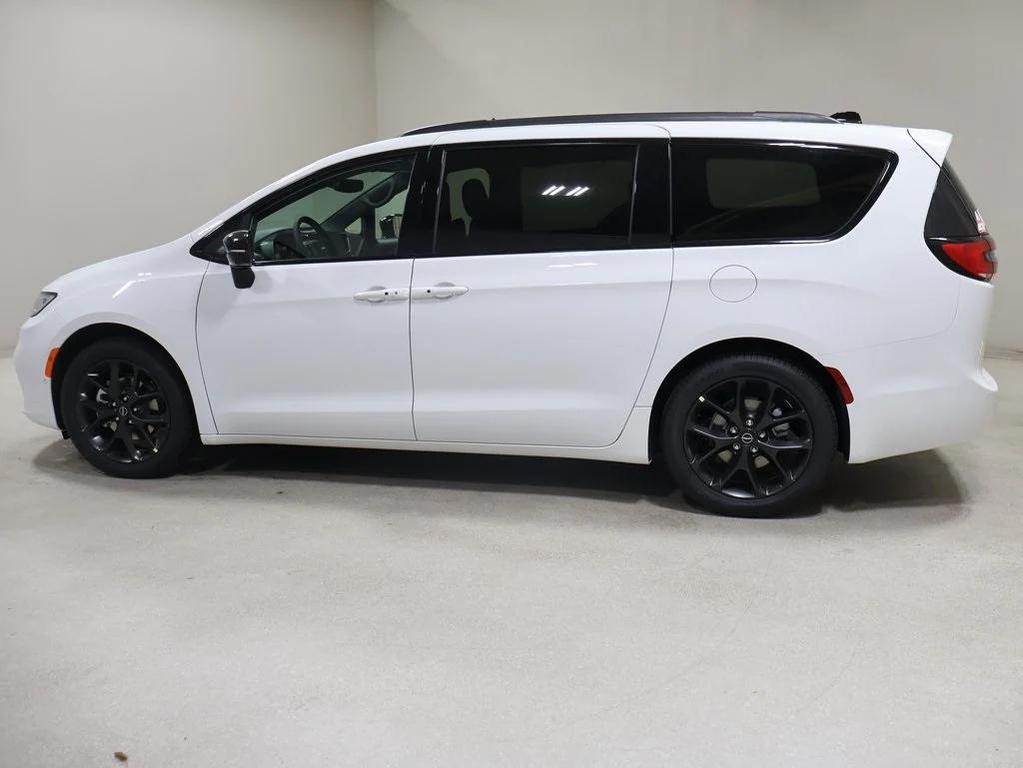 new 2026 Chrysler Pacifica car, priced at $49,583
