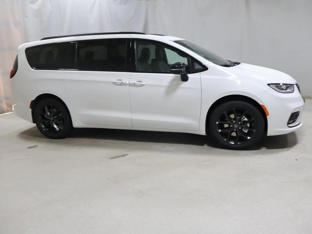 new 2026 Chrysler Pacifica car, priced at $49,583