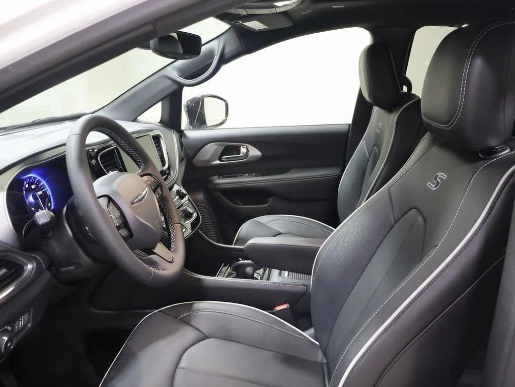 new 2026 Chrysler Pacifica car, priced at $49,583