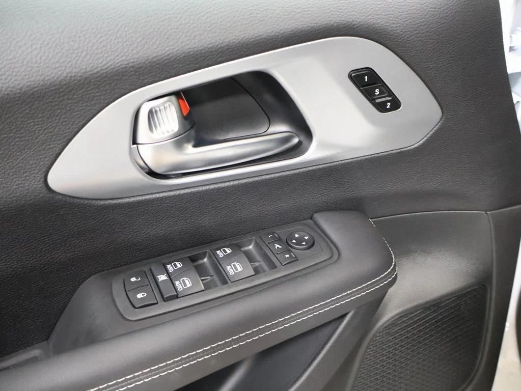 new 2026 Chrysler Pacifica car, priced at $49,583