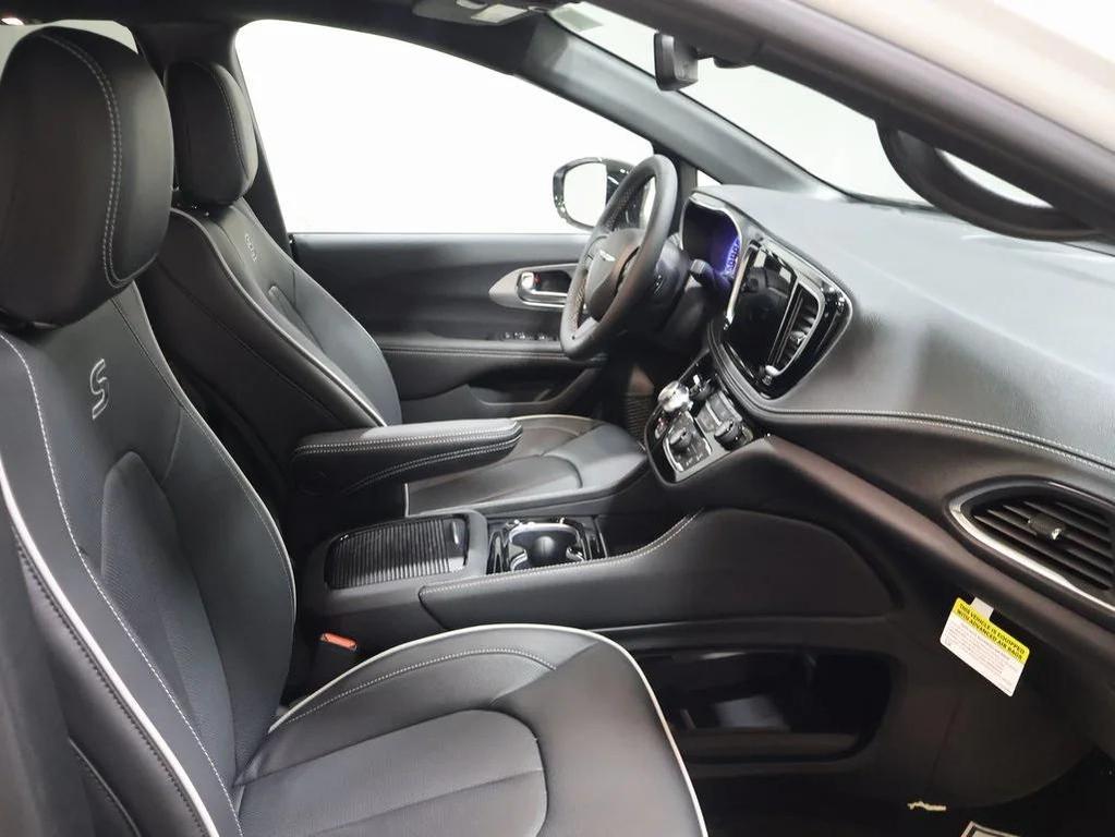 new 2026 Chrysler Pacifica car, priced at $49,583
