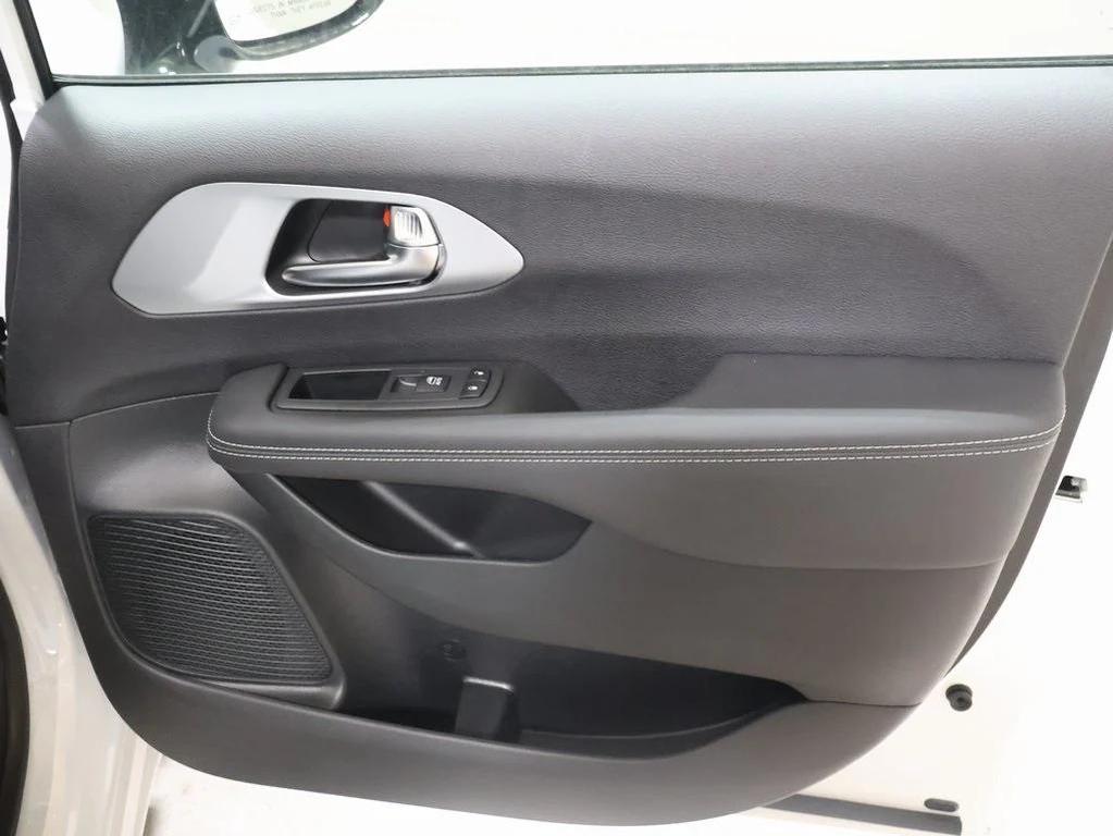 new 2026 Chrysler Pacifica car, priced at $49,583