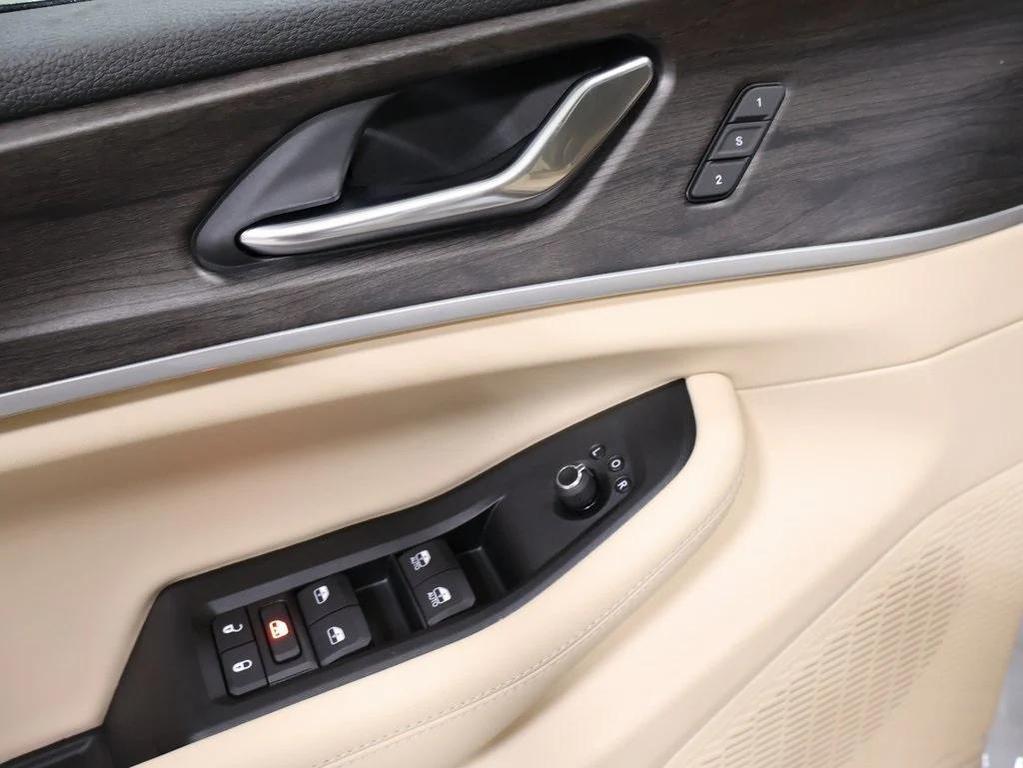 new 2025 Jeep Grand Cherokee L car, priced at $46,400