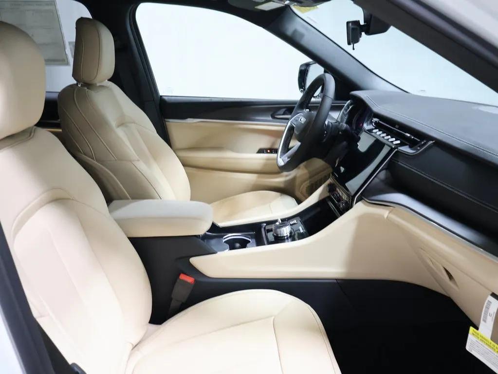 new 2025 Jeep Grand Cherokee L car, priced at $46,400