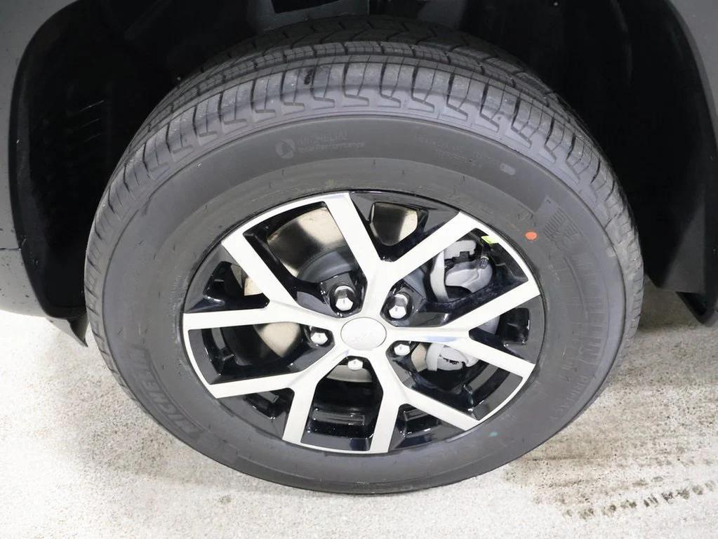 new 2025 Jeep Grand Cherokee L car, priced at $46,400