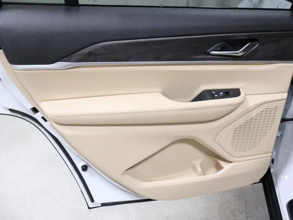 new 2025 Jeep Grand Cherokee L car, priced at $46,400